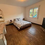 Privative Dans Maison Partagee Avec D'autres Voyageurs *