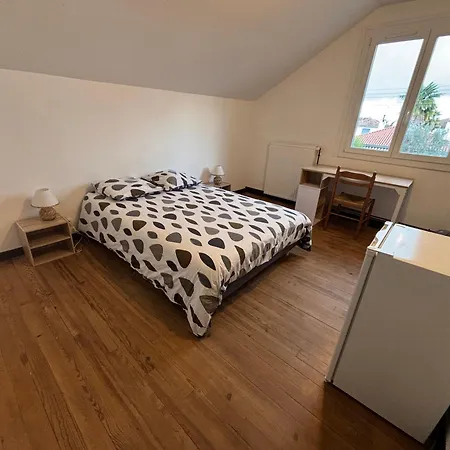 Privative Dans Maison Partagee Avec D'autres Voyageurs