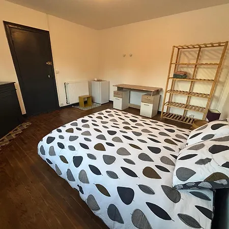 Privative Dans Maison Partagee Avec D'autres Voyageurs Ταρμπ