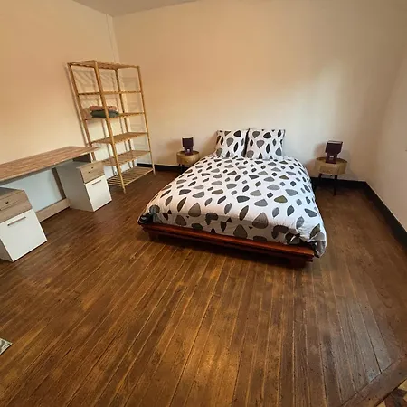 Privative Dans Maison Partagee Avec D'autres Voyageurs *