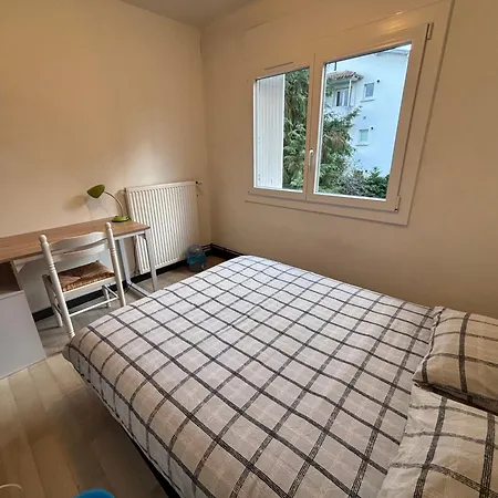 Privative Dans Maison Partagee Avec D'autres Voyageurs בית הארחה