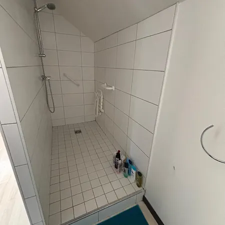 Privative Dans Maison Partagée Avec D'autres Voyageurs Tarbes