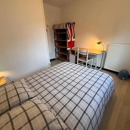 Privative Dans Maison Partagee Avec D'autres Voyageurs Guest house