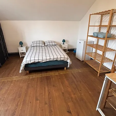 Guest house Privative Dans Maison Partagee Avec D'autres Voyageurs *