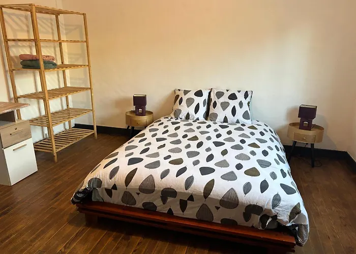 Privative Dans Maison Partagée Avec D'autres Voyageurs *