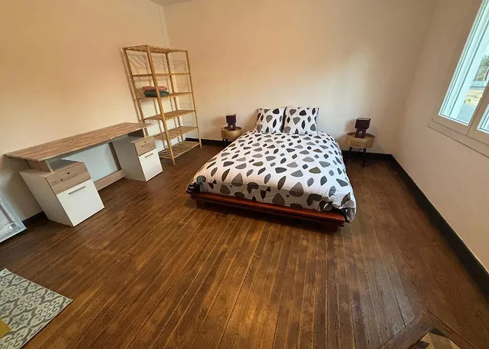 Privative Dans Maison Partagee Avec D'autres Voyageurs *