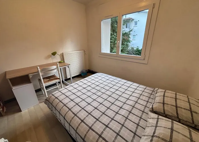 Privative Dans Maison Partagee Avec D'autres Voyageurs Guest house