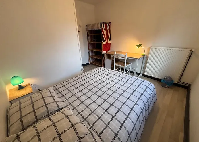 Privative Dans Maison Partagee Avec D'autres Voyageurs Guest house