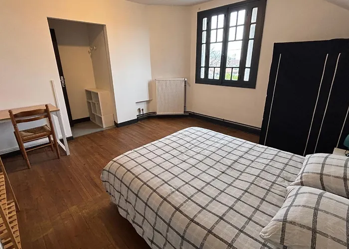 Guest house Privative Dans Maison Partagee Avec D'autres Voyageurs