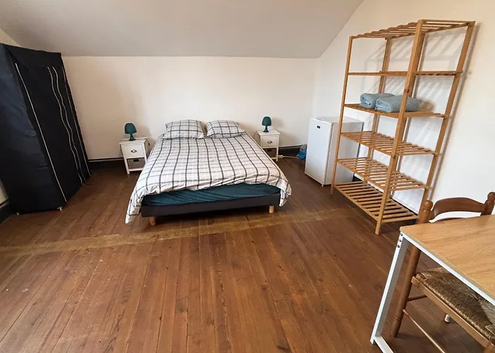 Guest house Privative Dans Maison Partagee Avec D'autres Voyageurs *